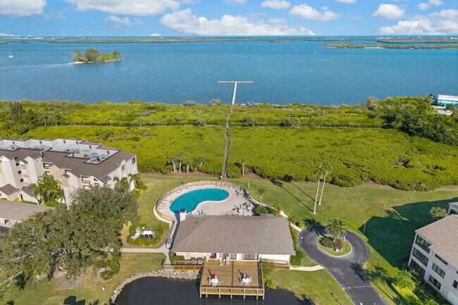 Building Photo - 6175 S Mirror Lake Dr