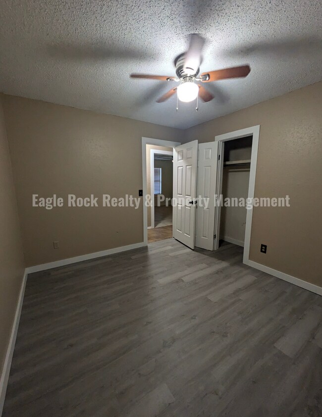 Building Photo - Tulsa House for Rent (3beds/2baths)