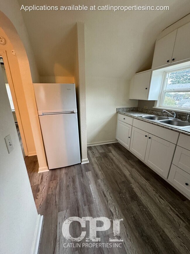 Building Photo - 409 Long Ave