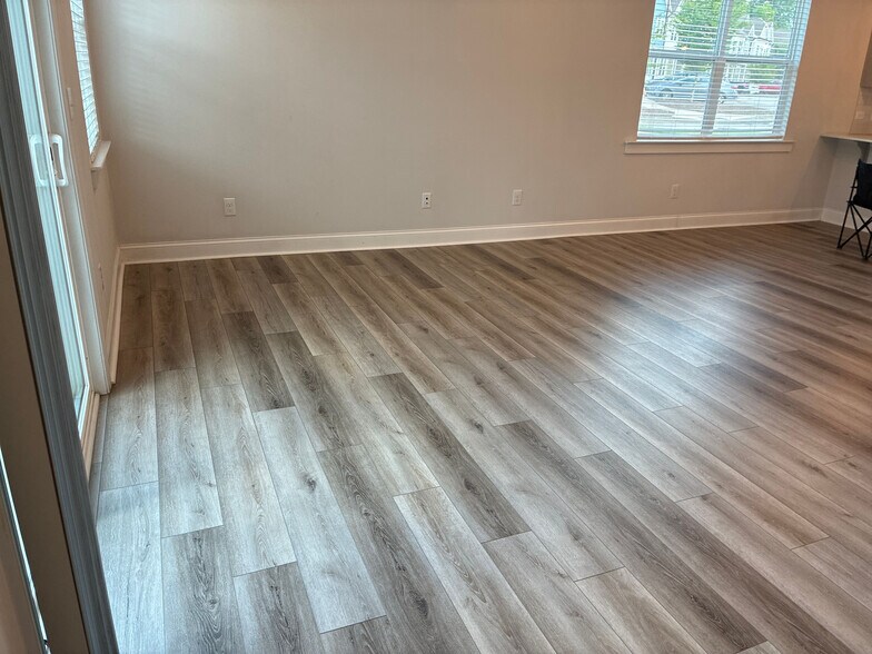 Building Photo - Room in Townhome on Old Grove Ln