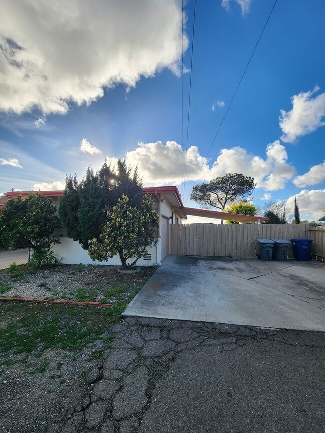 Building Photo - Single-Level La Mesa Home, Updated Interiors, Private Outdoor Space & Garage