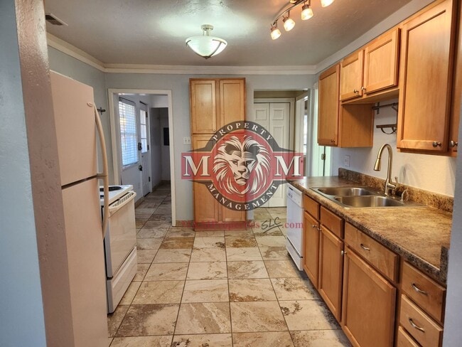 Building Photo - 3 Bd  1 Bath Home in Salt Lake City