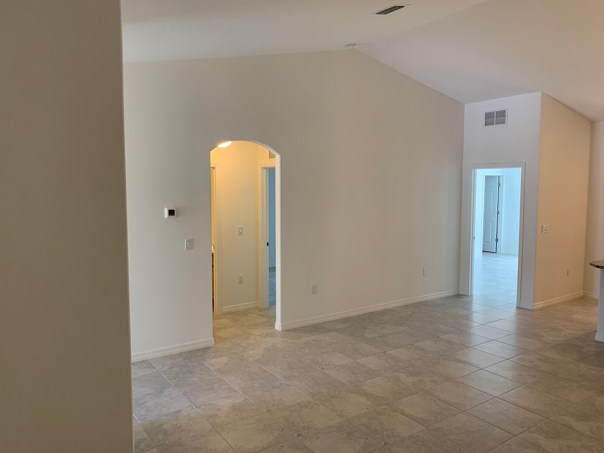 Building Photo - 124 Plain View Dr