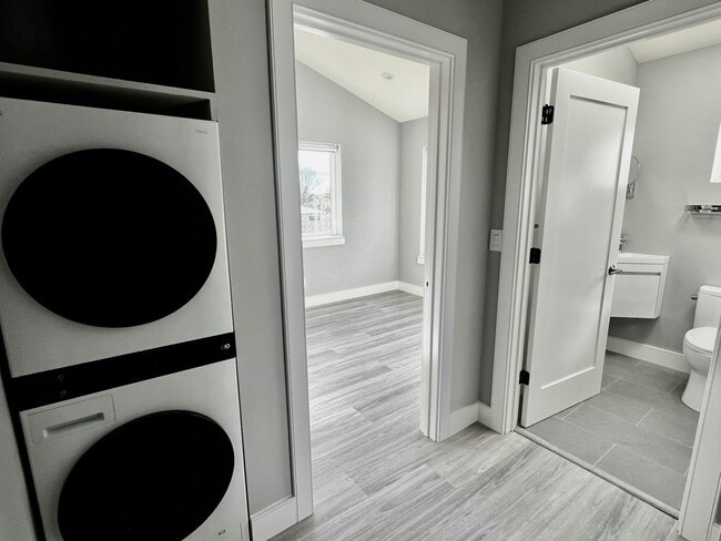 Building Photo - 620 Columbia St