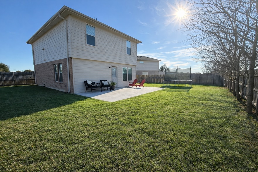 Building Photo - 1011 Ranchero Rd