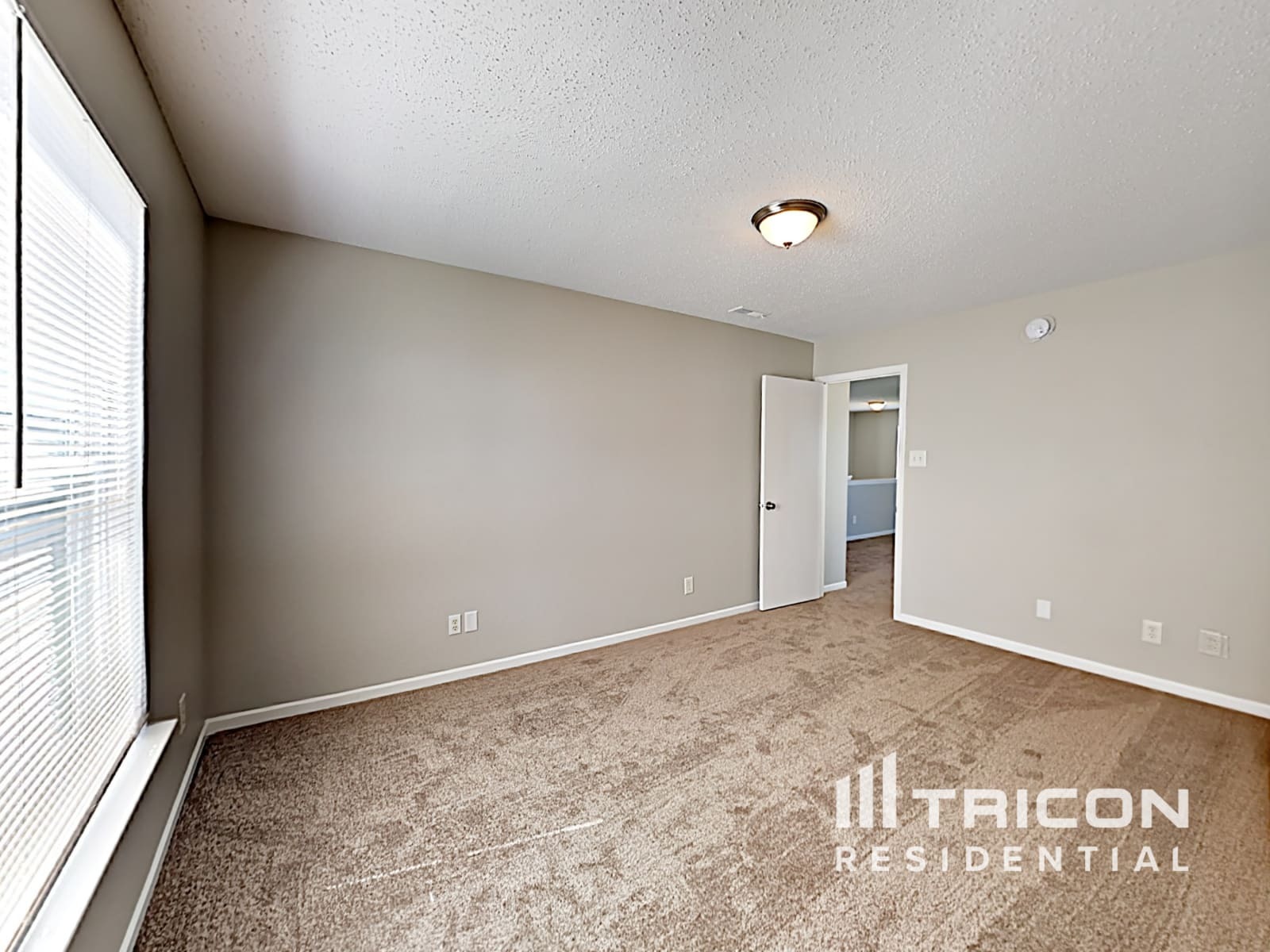 Building Photo - 6880 W Littleton Dr