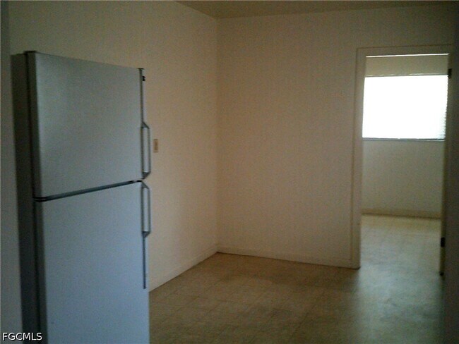 Building Photo - 1405 Juddale St E