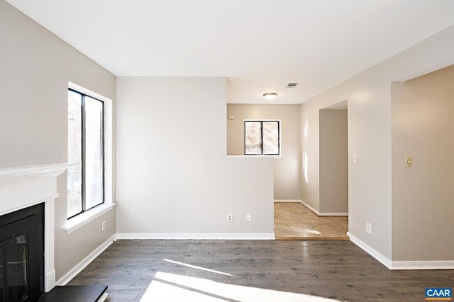 Building Photo - 964 Sutton Ct