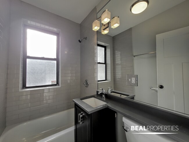 Building Photo - 433 W Belden Ave
