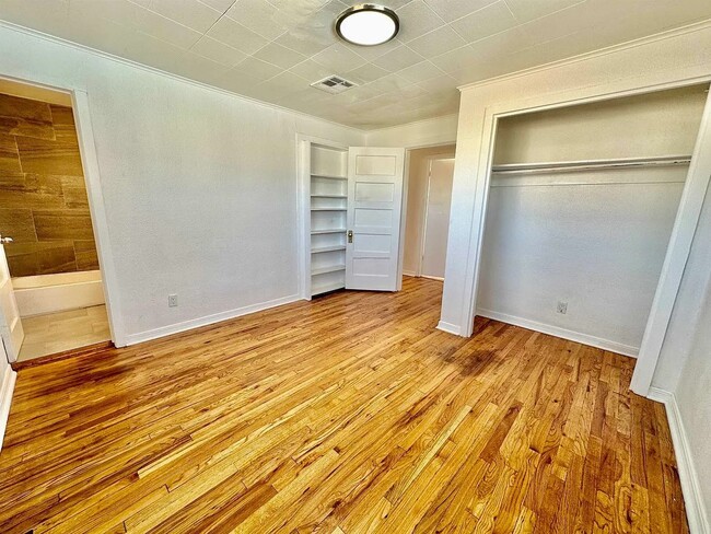 Building Photo - 819 15th St