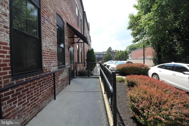 Building Photo - 20 Swan St