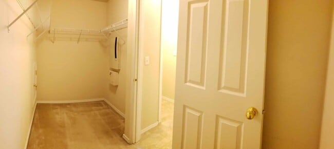 Building Photo - 413 Roger Smith Dr