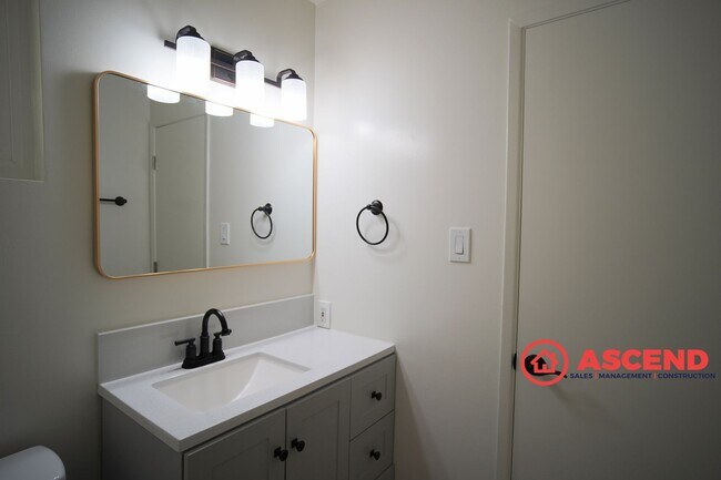 Building Photo - 3 Bed / 2 Bath Home on 2 Acres of Cattle L...