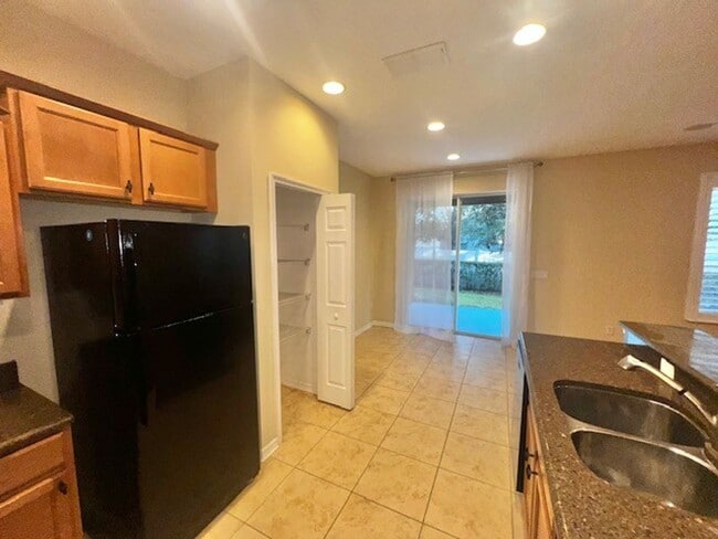 Building Photo - Includes water,basic internet & landscaping with HOA! MOVE IN NOW-OVIEDO RENTAL!BEAUTIFUL 3 bd 2....