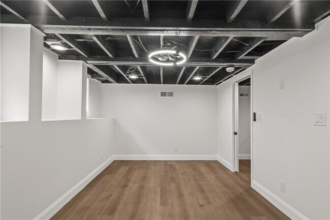 Building Photo - 1658 Altadena Pl SW