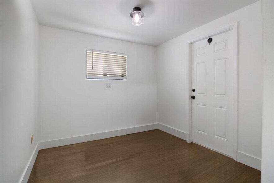 Building Photo - 9428 SW 51st Ct