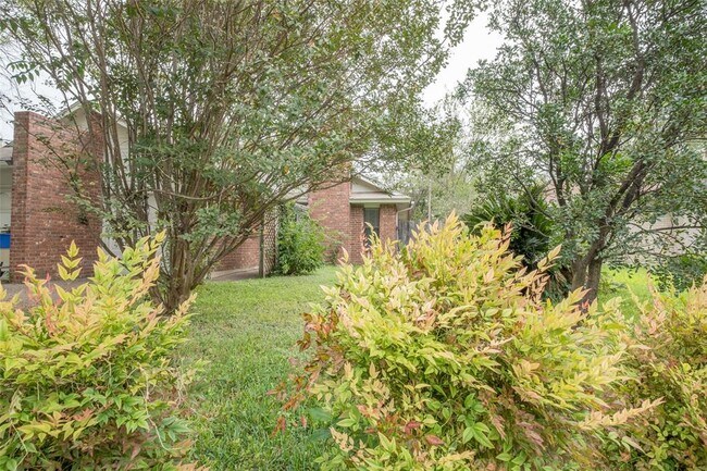 Building Photo - 16025 Stoneham Cir