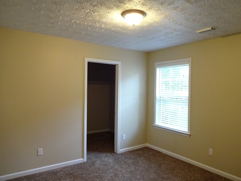Building Photo - 650 Walnut Creek Dr NW