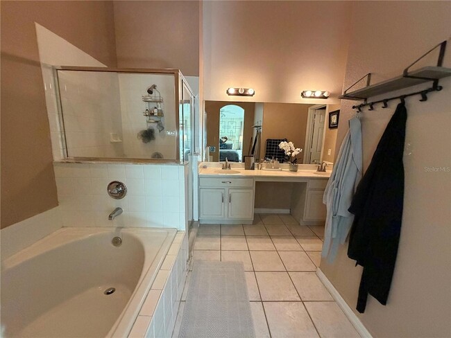 Building Photo - 723 Lady Diana Dr