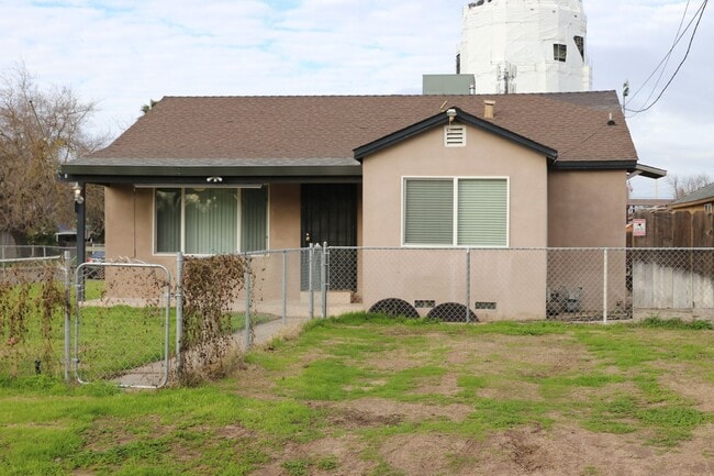 Building Photo - 701 Cedar Ave