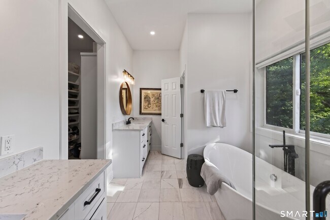 Building Photo - 6 Abbotts Ln