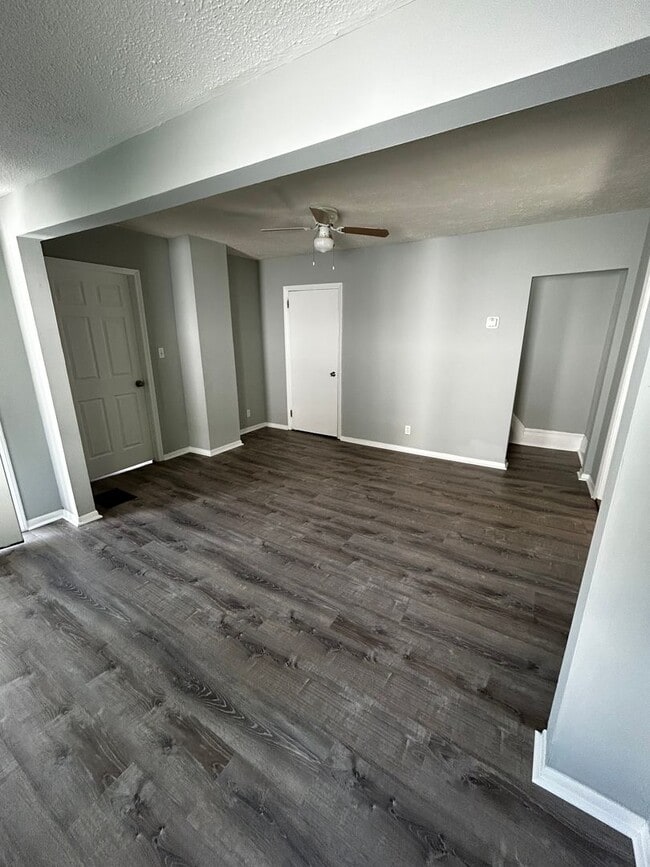 Building Photo - Beautiful Newly Renovated Home 3 BEDROOM 1 BATH, FENCED YARD, Bonus Space