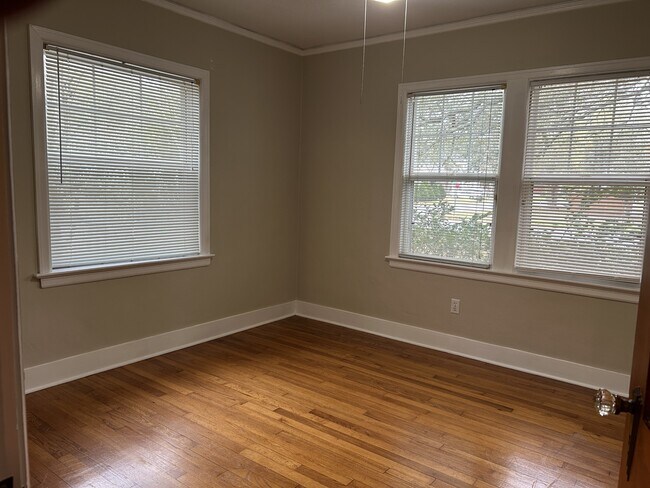 Building Photo - 1701 E Bobe St