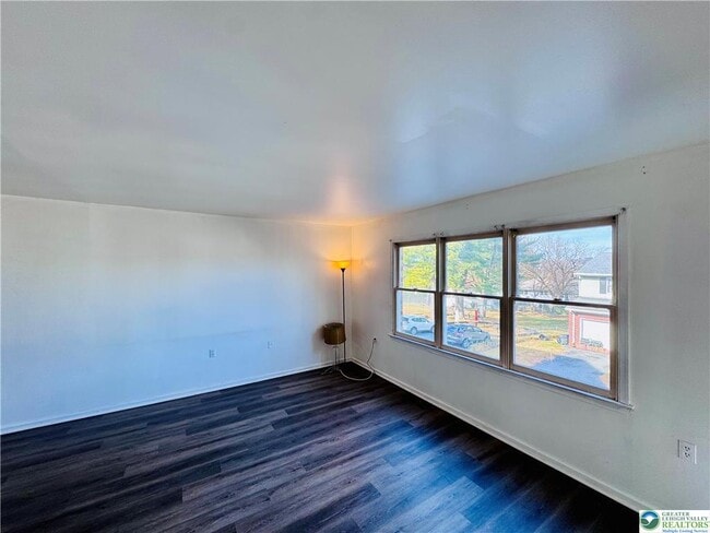 Building Photo - 235 Vista Dr