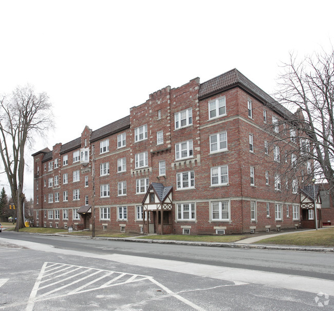 Front of Building - 257-265 East St