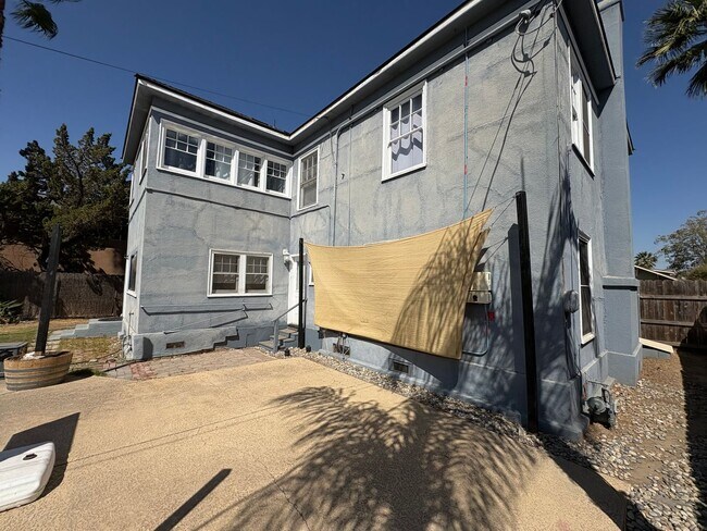 Building Photo - Beautiful 2 Story home Available coming soon!, pet friendly!