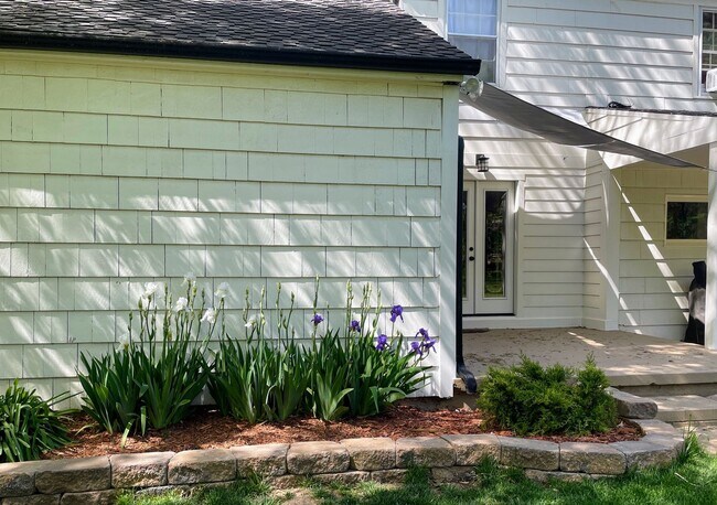 Building Photo - 3719 E Elmwood Dr