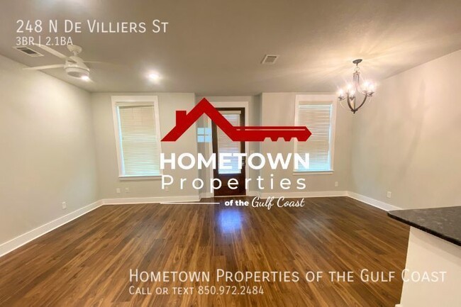 Building Photo - Beautiful Townhome Downtown Pensacola