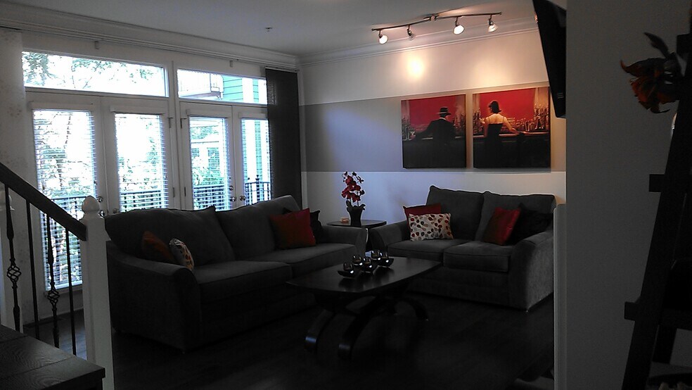 Living Room - 524 Allard Pl