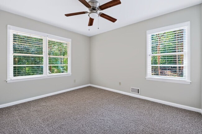 Building Photo - 1380 Ivywood Dr