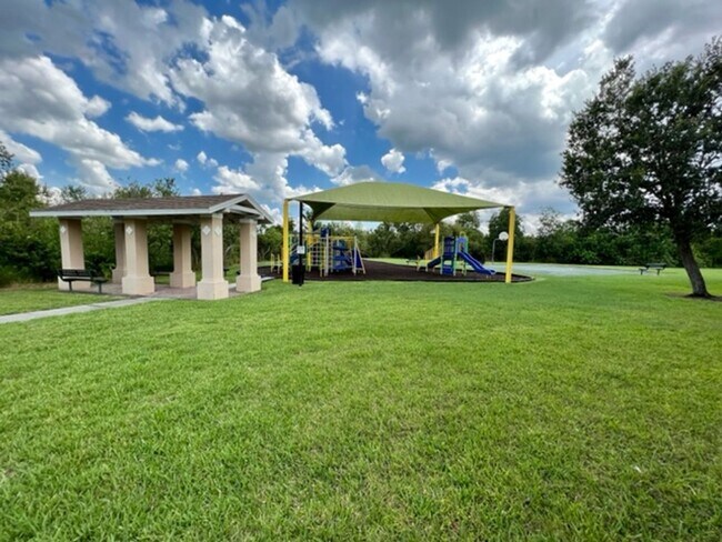 Building Photo - Remodeled Kitchen!! Wonderful Avalon Park-...