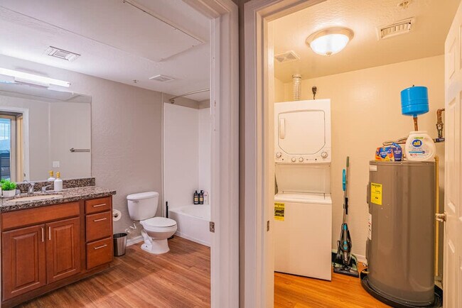 Building Photo - 1275 E University Dr