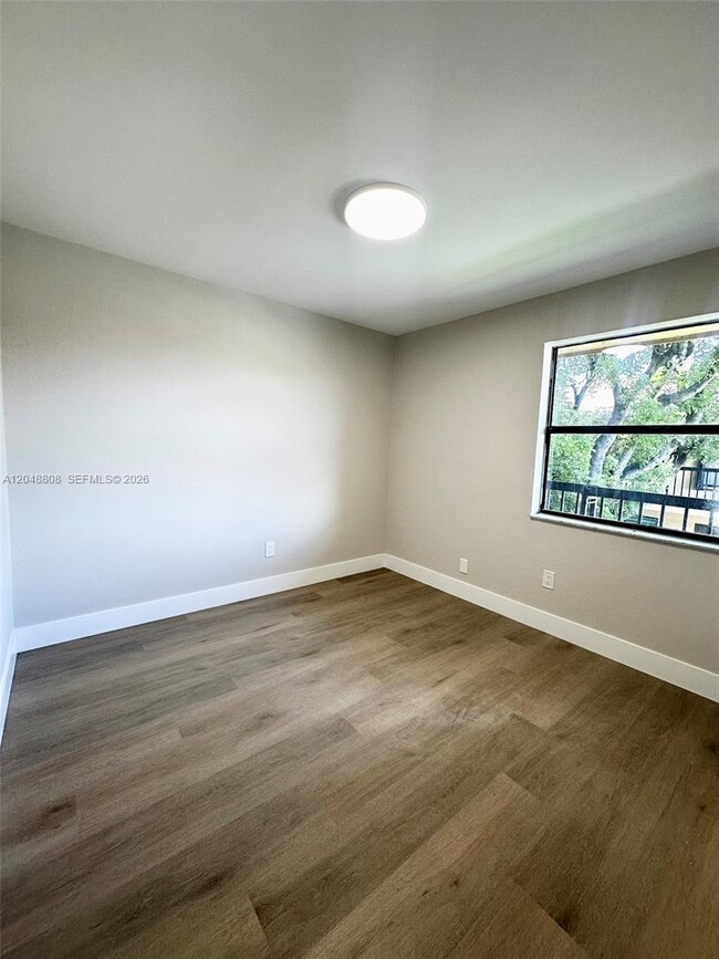 Building Photo - 2540 W 67th Pl