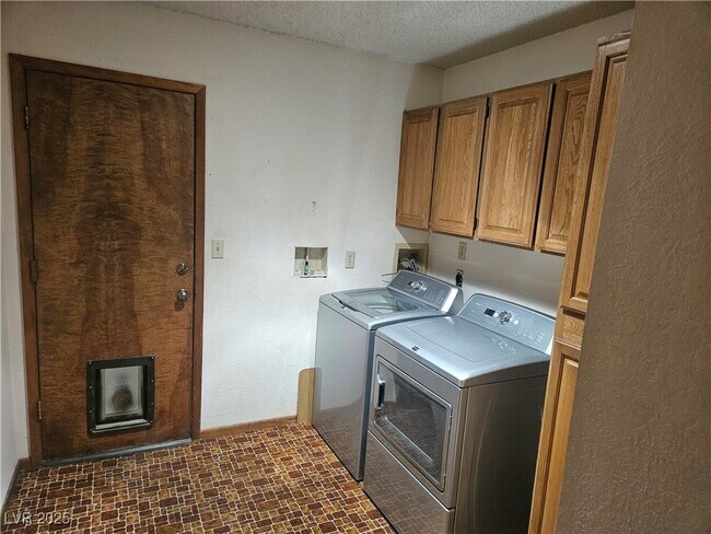 Building Photo - 7733 Radcliff St