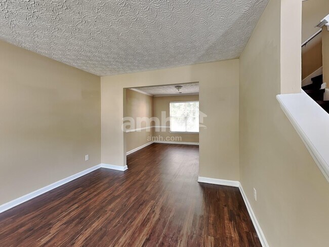 Building Photo - 3817 Majestic Ln SW