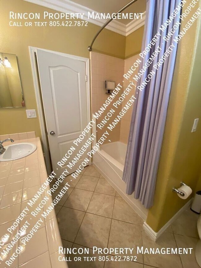 Building Photo - Elegant Long Term Large Home Rental - Load...