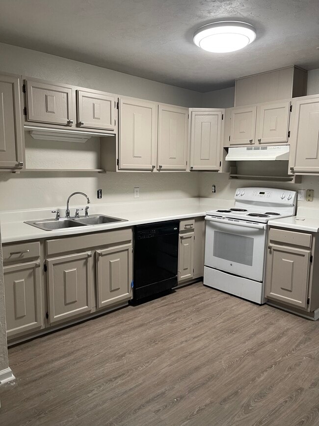 Building Photo - 4199 Brewster Rd