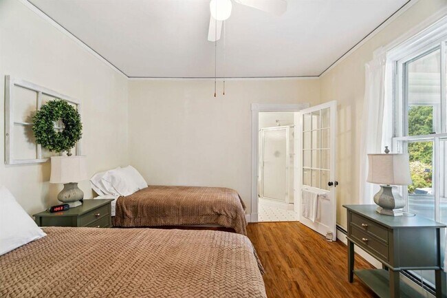 Building Photo - North Main Street