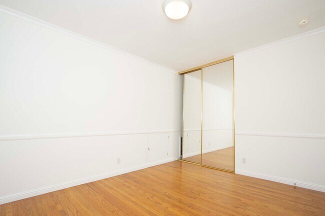 Building Photo - 263 Knight Dr
