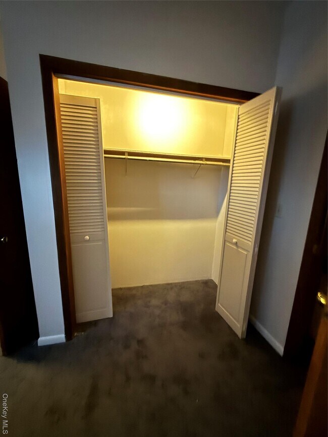 Building Photo - 90 W Main St