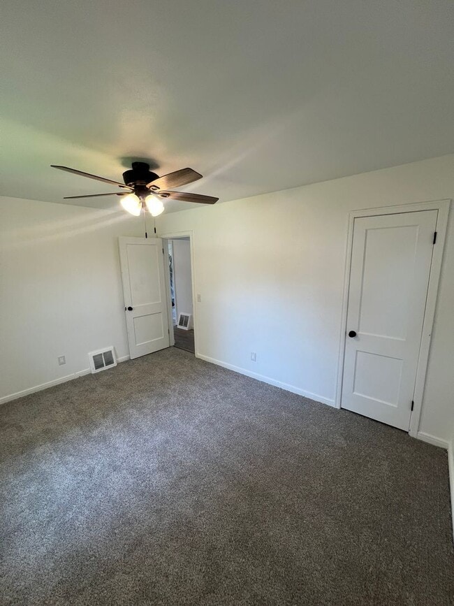 Building Photo - 2 Bedroom 1 Bathroom 1200.00
