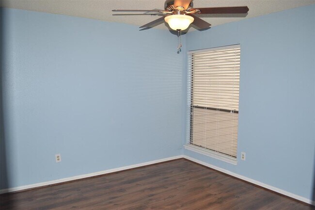 Building Photo - 202 Lakeview Terrace