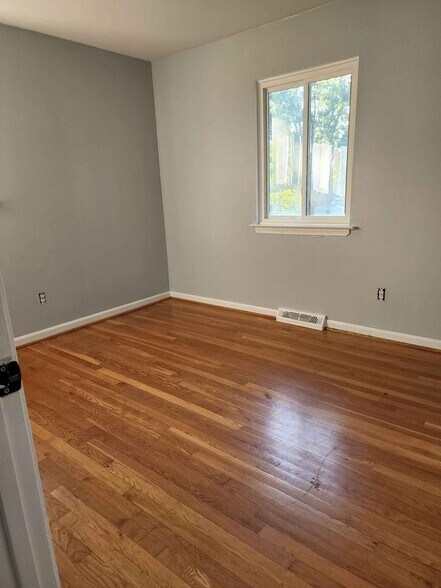 Building Photo - 2809 Creekwood Dr