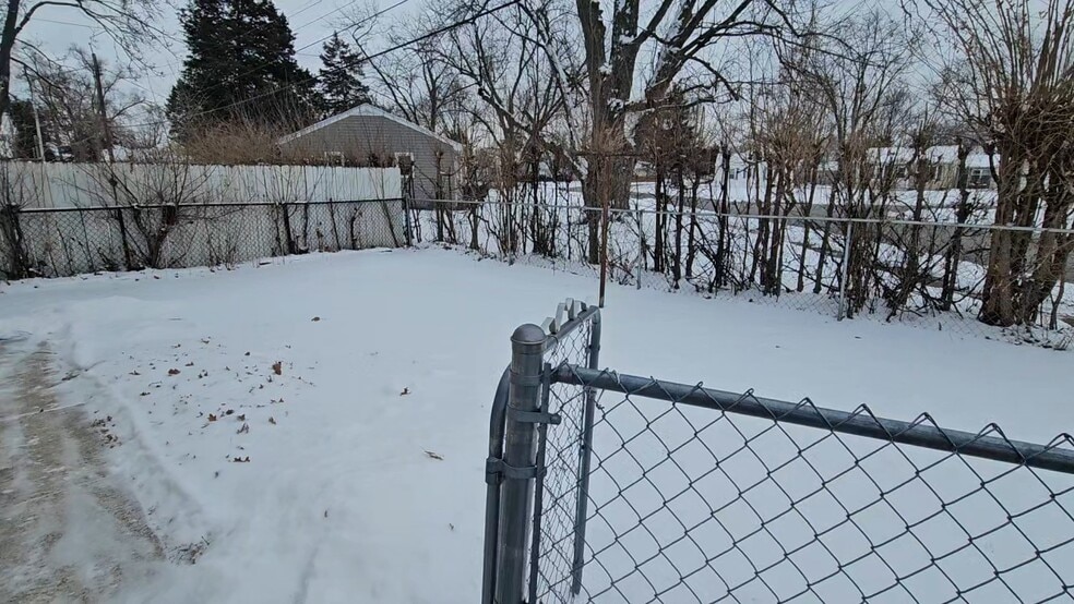 Building Photo - 6209 Pleasant Ave