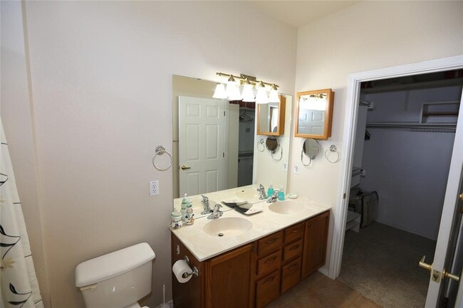 Building Photo - 233 Bonham Loop