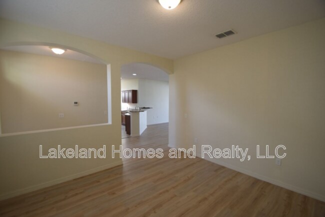 Building Photo - 823 Krenson Woods Ln